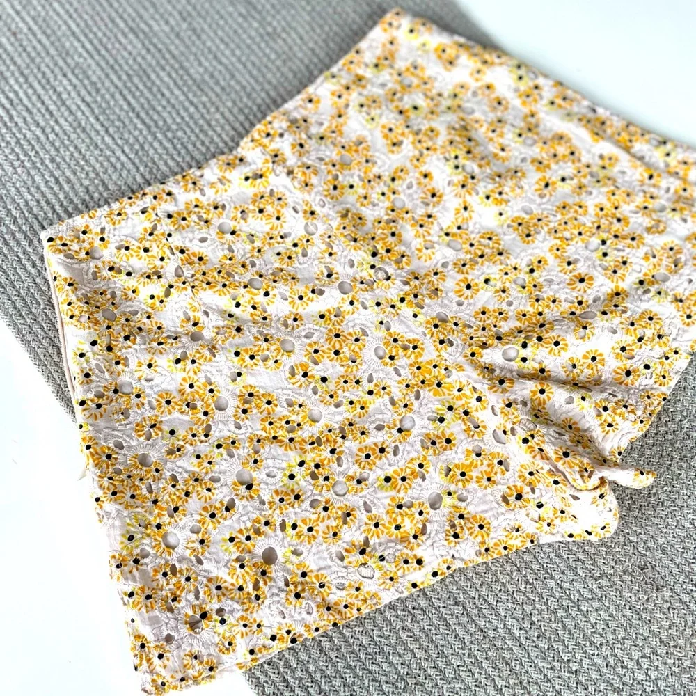 Urban Outfitters Balboa High Rise Yellow White Daisy Eyelet Shorts Size Small